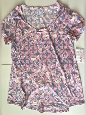 Lularoe Classic Tee - Size Small